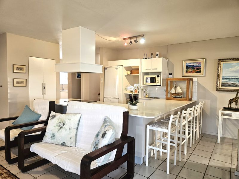 Prime Coastal Residence Just Steps from the Beach – Jeffreys Bay - Photo 6