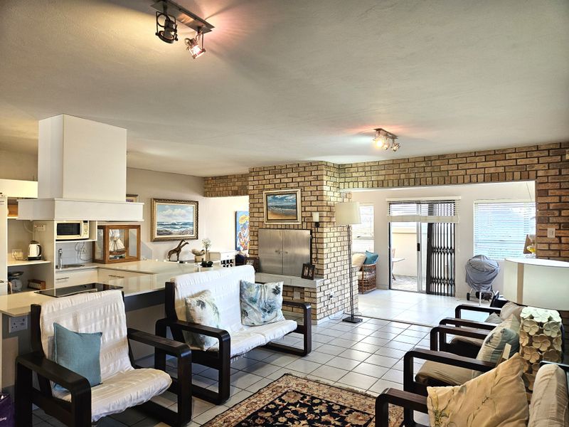 Prime Coastal Residence Just Steps from the Beach – Jeffreys Bay - Photo 2