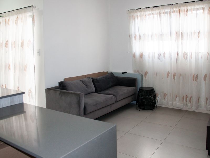 Lovely 1 Bedroom apartment with Tenant in Place – PERFECT INVESTMENT OPPORTUNITY - Photo 2