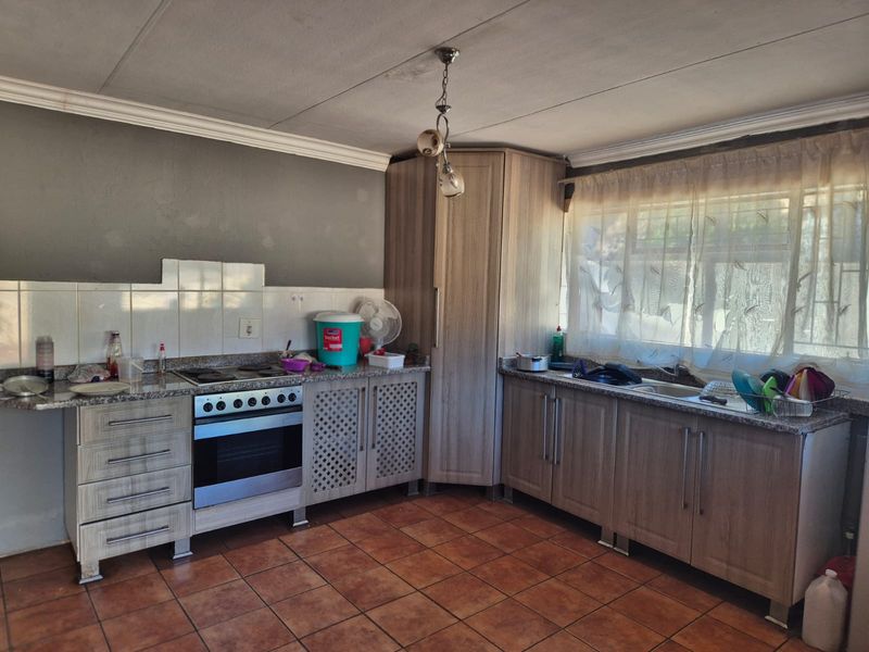 Exceptional Investment Opportunity in Flora Park - Photo 3