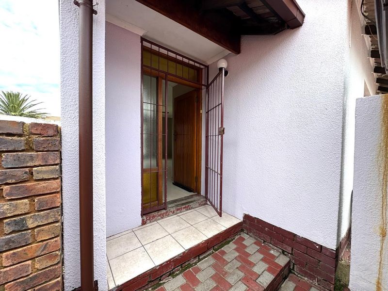 Three bedroom home plus one bedroom flat for sale in Secunda - Photo 3