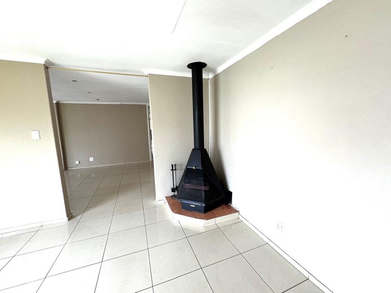 Three bedroom home plus one bedroom flat for sale in Secunda - Photo 5