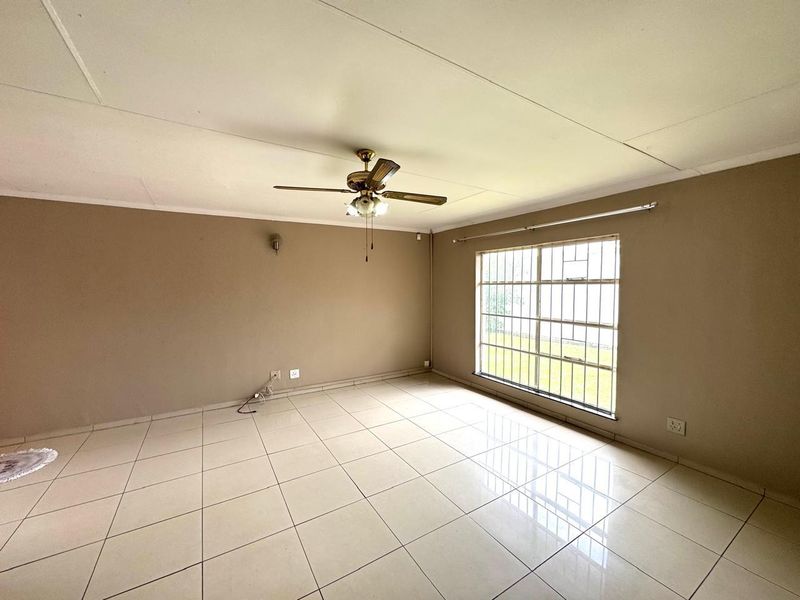 Three bedroom home plus one bedroom flat for sale in Secunda - Photo 8
