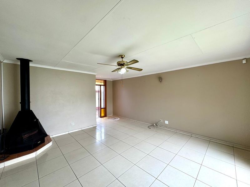Three bedroom home plus one bedroom flat for sale in Secunda - Photo 7