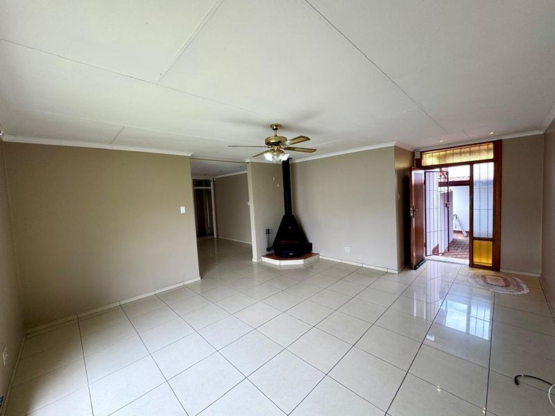 Three bedroom home plus one bedroom flat for sale in Secunda - Photo 6