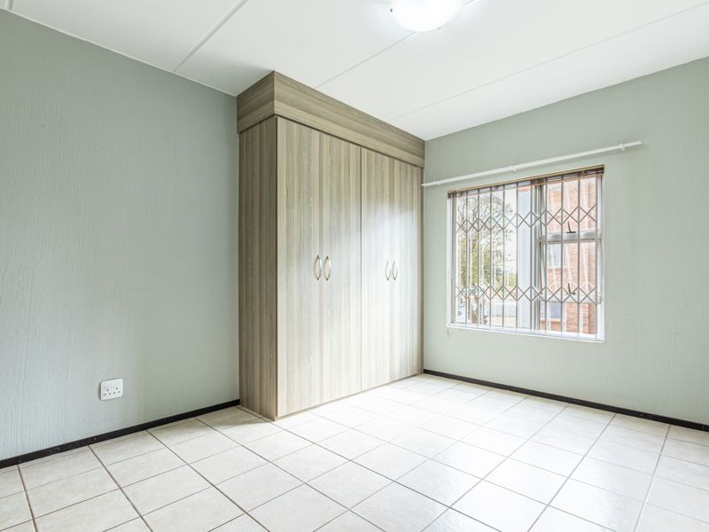 Perfect Opportunity for First-Time Buyers in Randpark Ridge - 2 Bed 2 Bath Ground floor Apartment - Photo 9