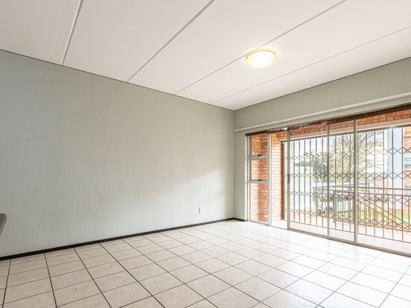 Perfect Opportunity for First-Time Buyers in Randpark Ridge - 2 Bed 2 Bath Ground floor Apartment - Photo 8