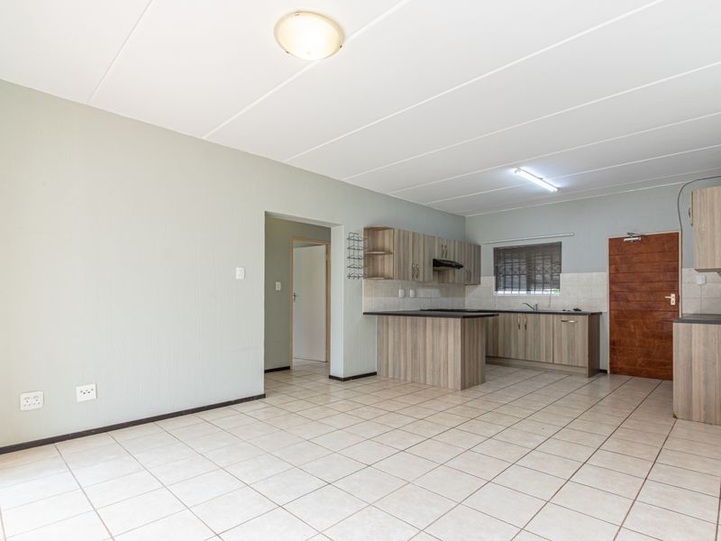 Perfect Opportunity for First-Time Buyers in Randpark Ridge - 2 Bed 2 Bath Ground floor Apartment - Photo 7
