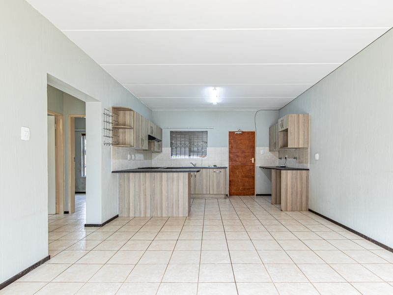 Perfect Opportunity for First-Time Buyers in Randpark Ridge - 2 Bed 2 Bath Ground floor Apartment - Photo 6