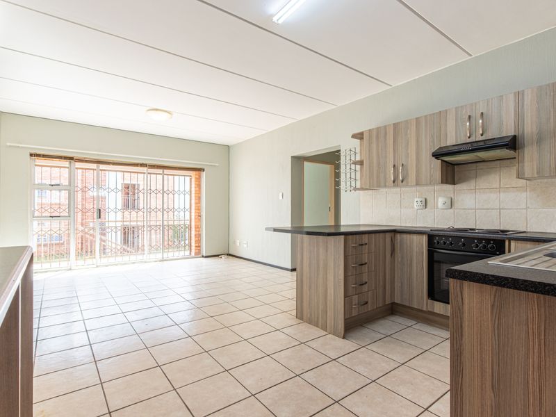 Perfect Opportunity for First-Time Buyers in Randpark Ridge - 2 Bed 2 Bath Ground floor Apartment - Photo 4