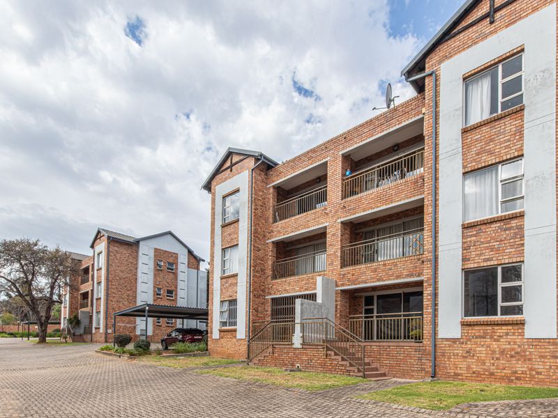 Perfect Opportunity for First-Time Buyers in Randpark Ridge - 2 Bed 2 Bath Ground floor Apartment - Photo 1