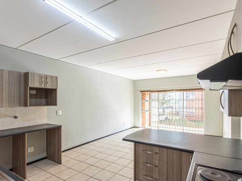 Perfect Opportunity for First-Time Buyers in Randpark Ridge - 2 Bed 2 Bath Ground floor Apartment - Photo 3