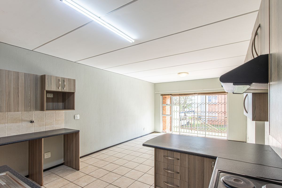 Perfect Opportunity for First-Time Buyers in Randpark Ridge - 2 Bed 2 Bath Ground floor Apartment - Photo 3