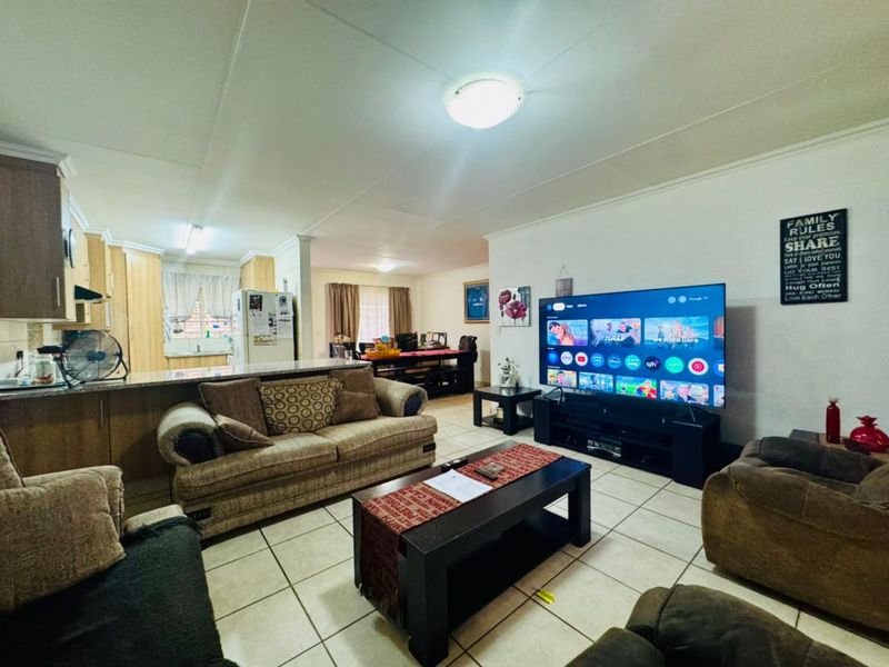 Comfortable Living in Secure Montana Complex – Ideal for Family Life - Photo 6