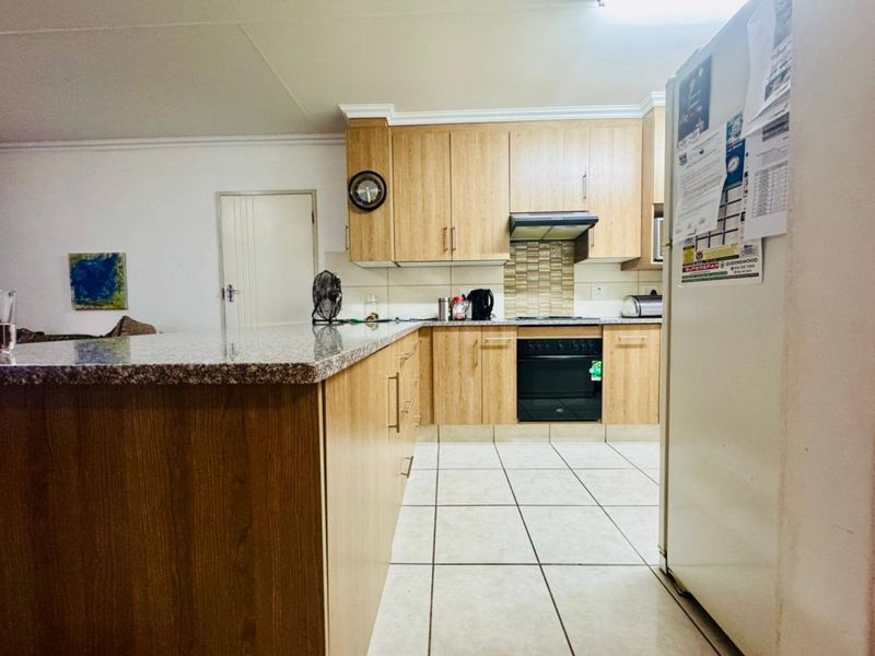 Comfortable Living in Secure Montana Complex – Ideal for Family Life - Photo 2