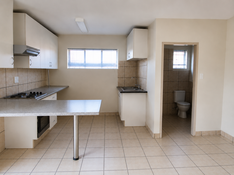 Modern & Secure 2-Bedroom Double-Storey Cottage To Let in Helderkruin - Photo 5