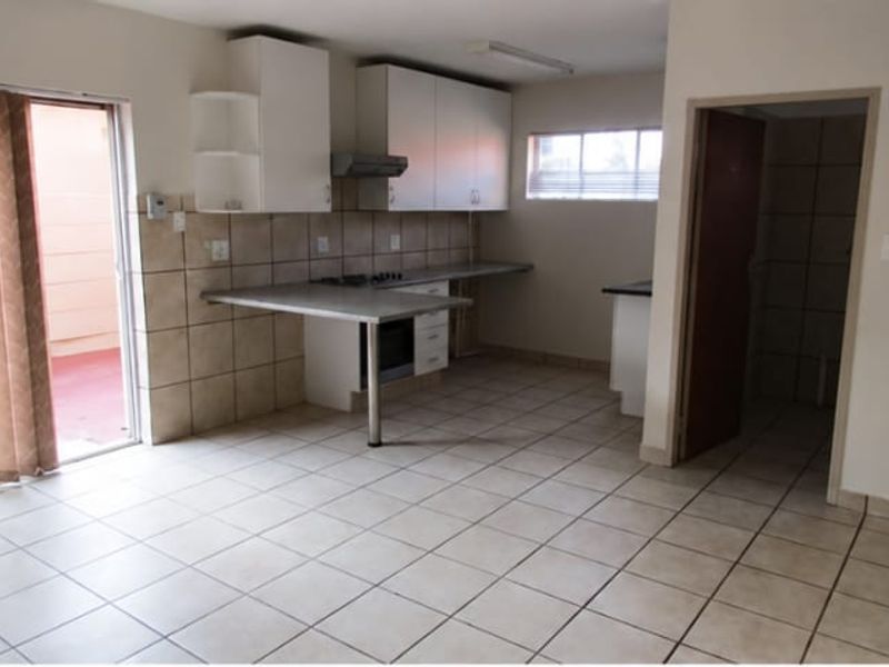 Modern & Secure 2-Bedroom Double-Storey Cottage To Let in Helderkruin - Photo 6