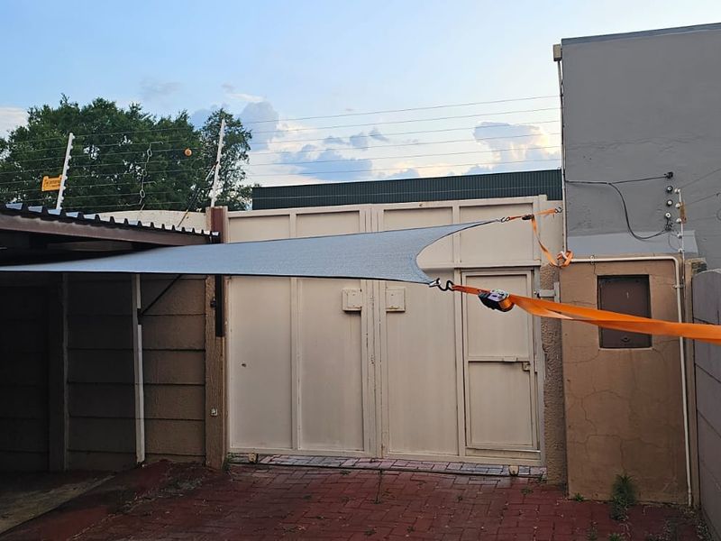 Modern & Secure 2-Bedroom Double-Storey Cottage To Let in Helderkruin - Photo 10