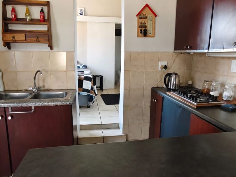 Charming Family Home - Photo 10