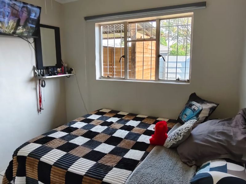 Charming Family Home - Photo 7