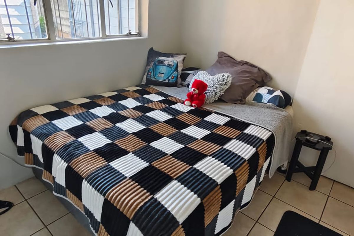 Charming Family Home - Photo 2