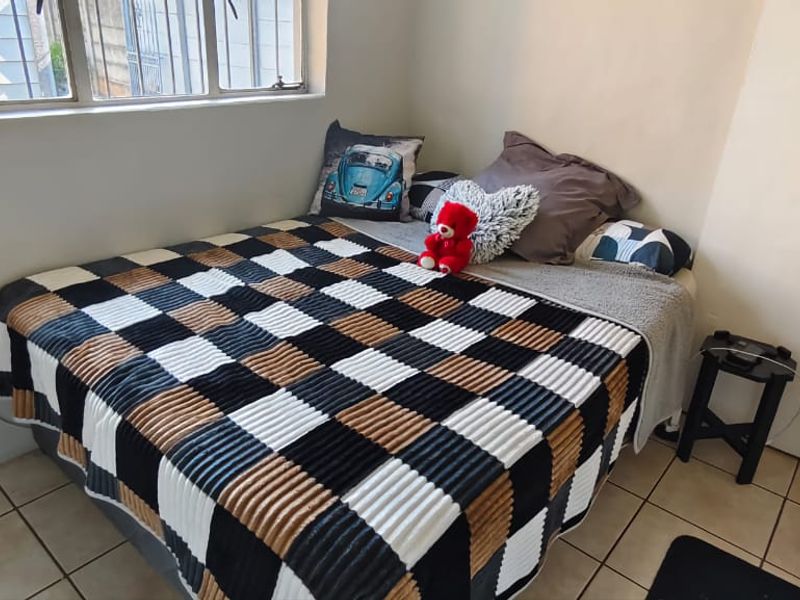 Charming Family Home - Photo 2