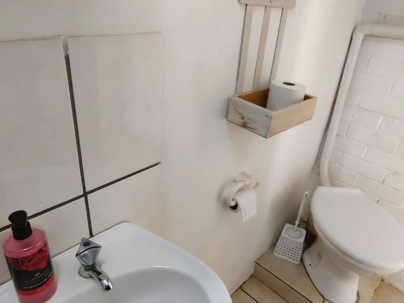 Charming Family Home - Photo 5