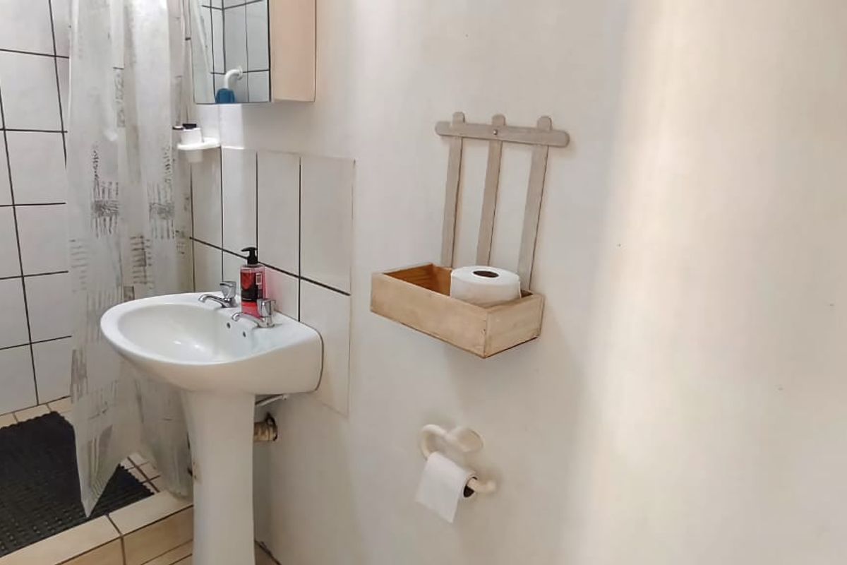 Charming Family Home - Photo 4