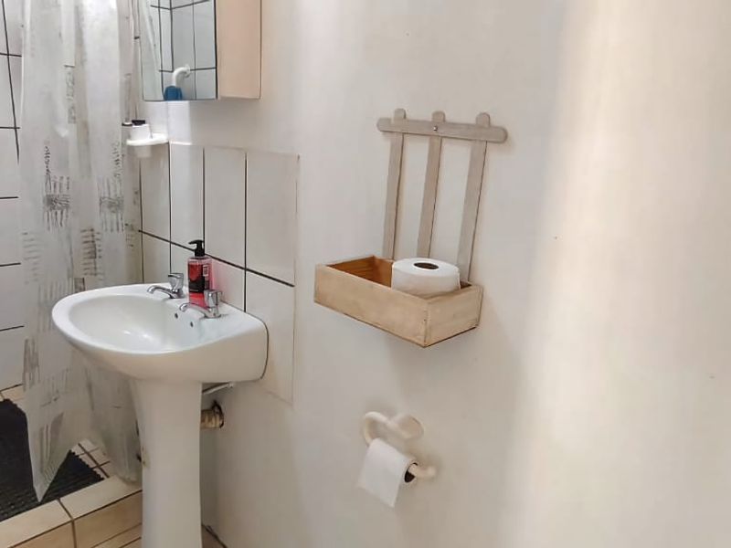 Charming Family Home - Photo 4