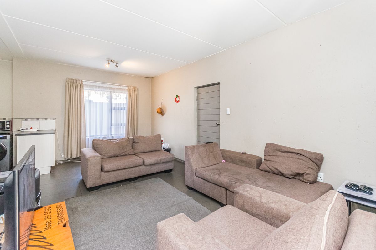 Pet Friendly Ground floor 2 Bedroom Apartment - Photo 3