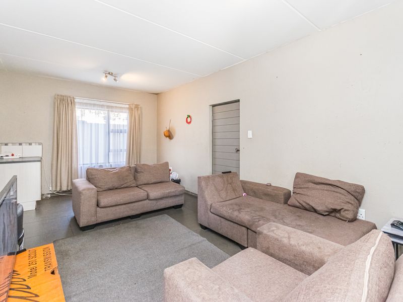 Pet Friendly Ground floor 2 Bedroom Apartment - Photo 3