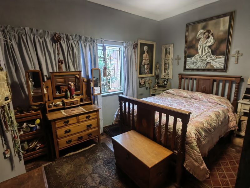 Unique 3 bedroom home full of charm and character with flatlet - Photo 6