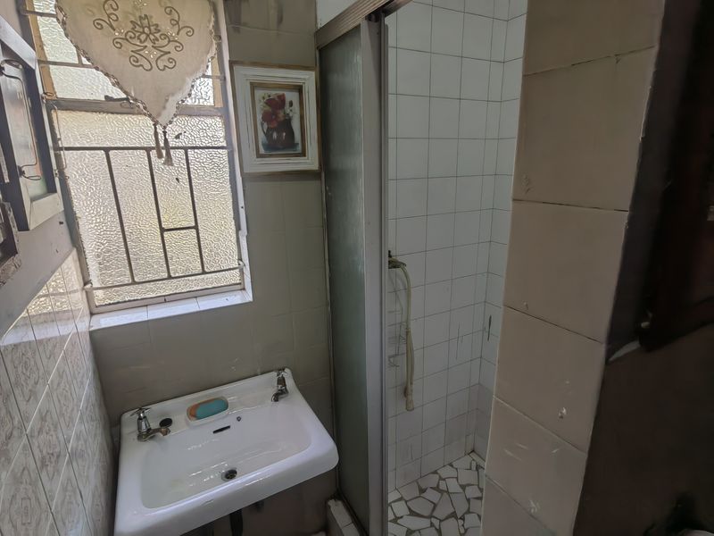 Unique 3 bedroom home full of charm and character with flatlet - Photo 10