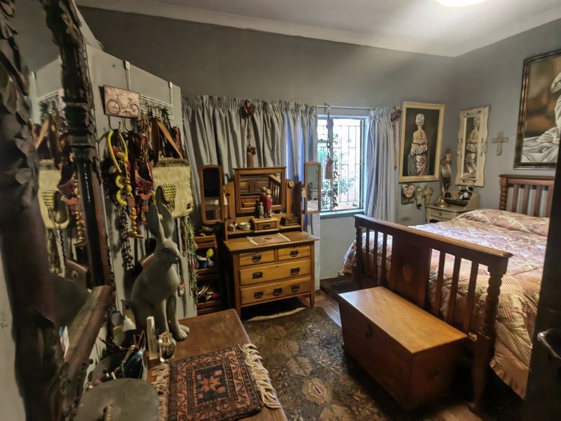 Unique 3 bedroom home full of charm and character with flatlet - Photo 7