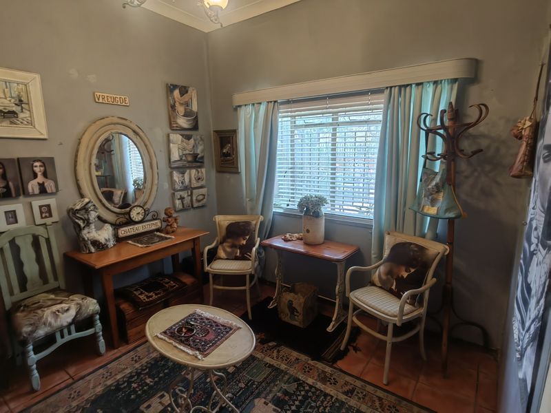 Unique 3 bedroom home full of charm and character with flatlet - Photo 3