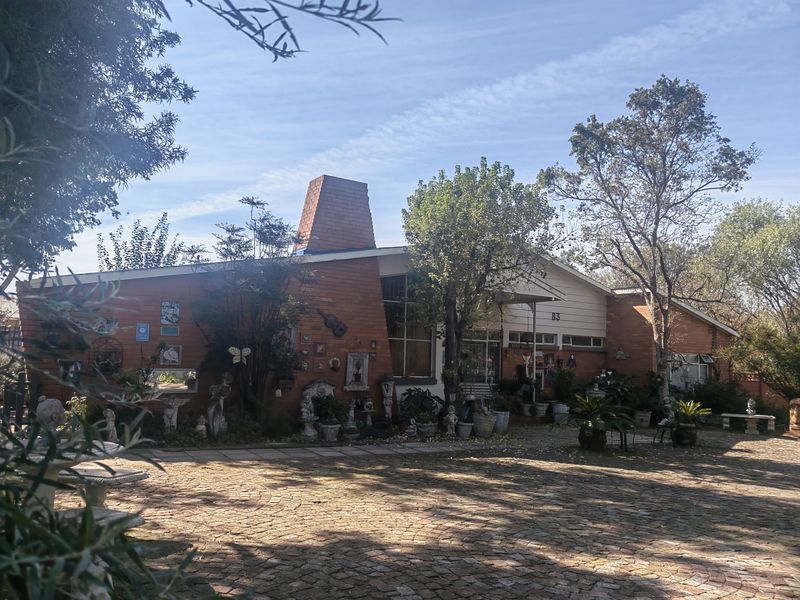 Unique 3 bedroom home full of charm and character with flatlet - Photo 2