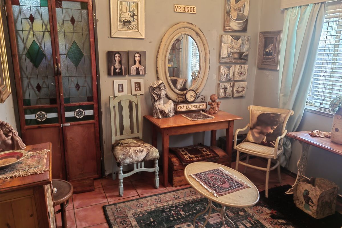 Unique 3 bedroom home full of charm and character with flatlet - Photo 4