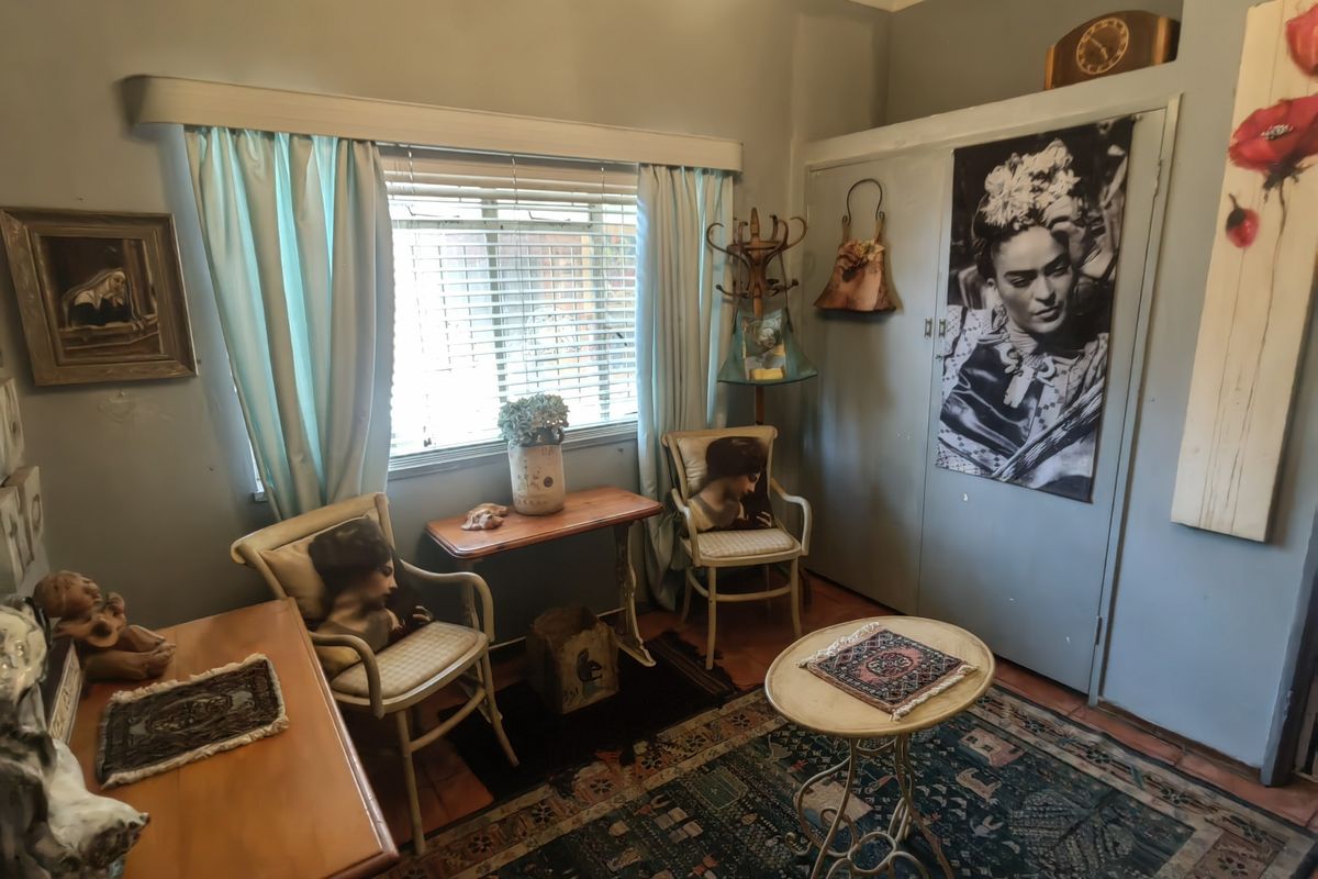 Unique 3 bedroom home full of charm and character with flatlet - Photo 5