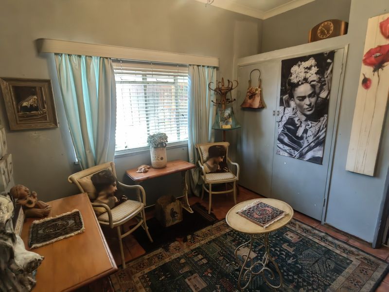 Unique 3 bedroom home full of charm and character with flatlet - Photo 5