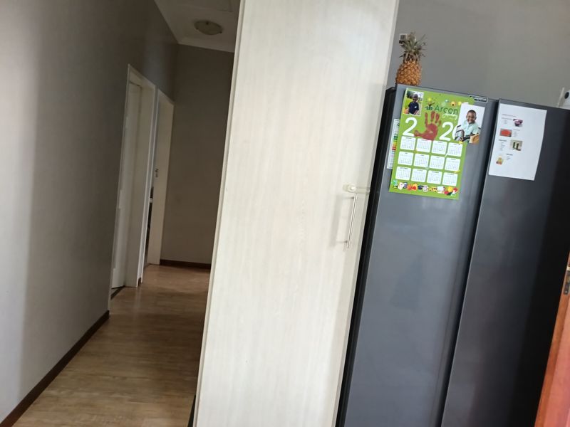Immaculate Three Bedroom Family Home in Secure Lifestyle Complex - Photo 8