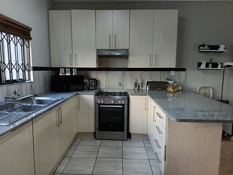 Immaculate Three Bedroom Family Home in Secure Lifestyle Complex - Photo 2