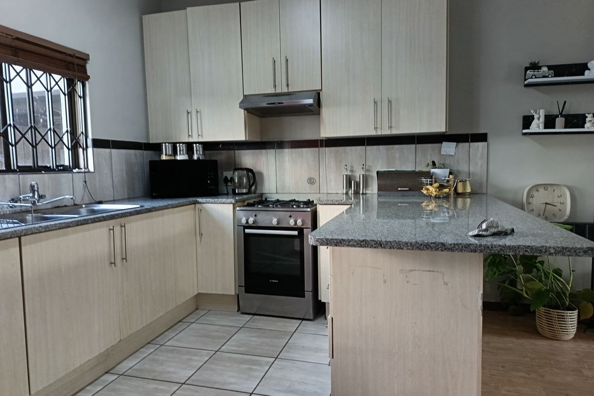 Immaculate Three Bedroom Family Home in Secure Lifestyle Complex - Photo 4