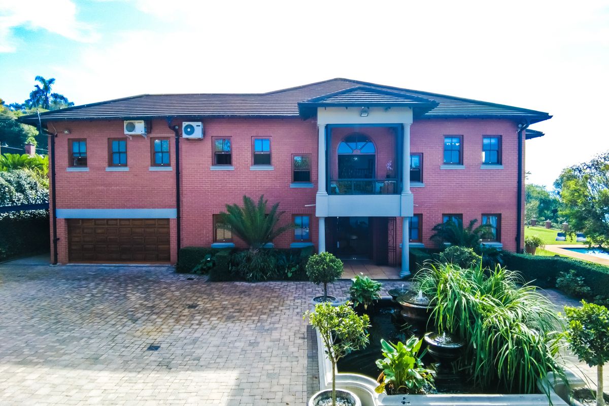 Athlone - spectacular family home for the extended family - Photo 3