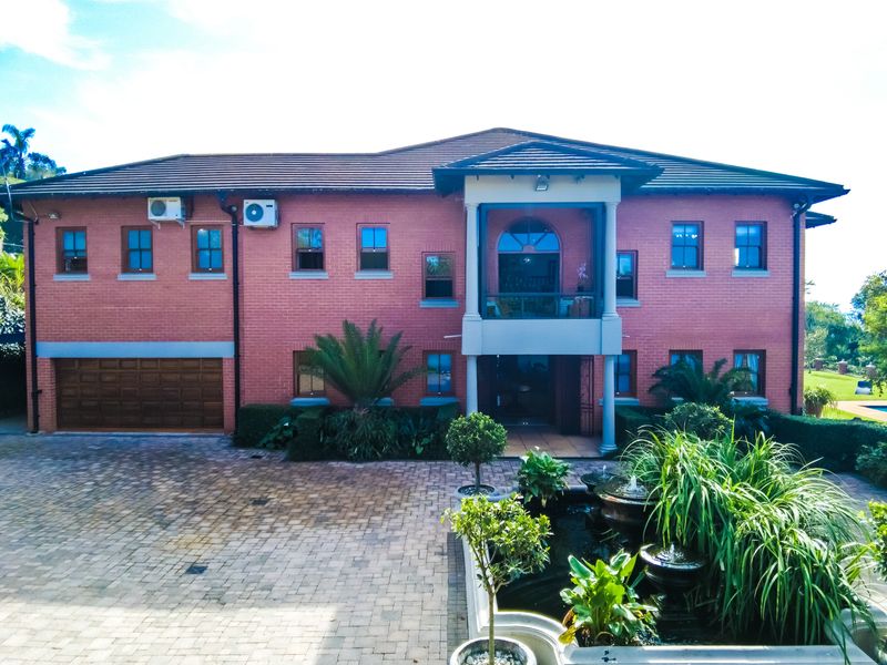 Athlone - spectacular family home for the extended family - Photo 3