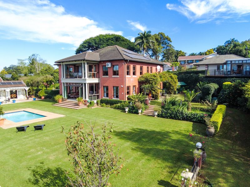 Athlone - spectacular family home for the extended family - Photo 2