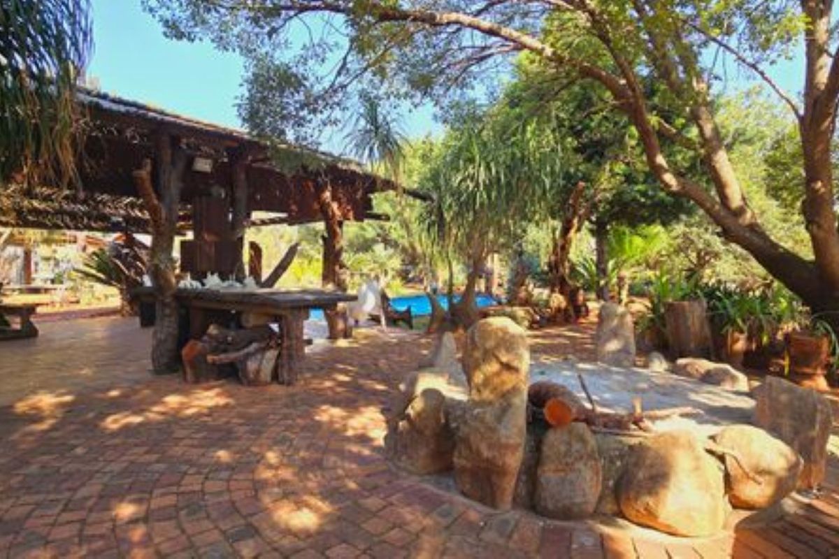 Smallholding with 3 Houses & a Workshop For Sale In Annlin. - Photo 5