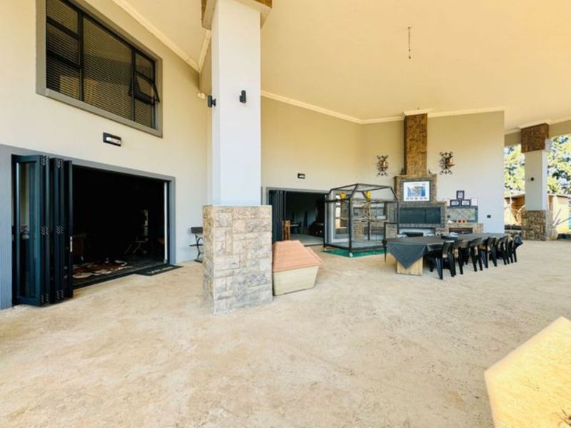 Smallholding with 3 Houses & a Workshop For Sale In Annlin. - Photo 3