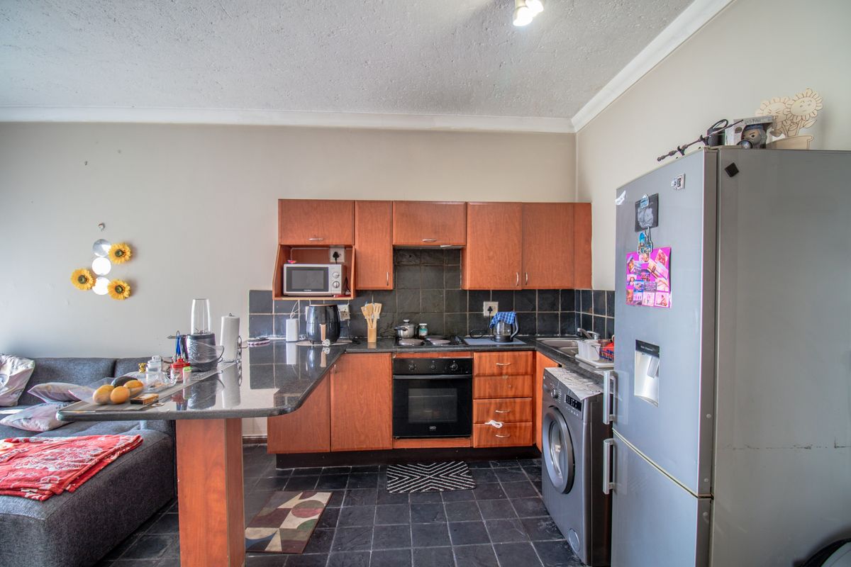 2 bed and 1 bath Ground Floor unit - Photo 5