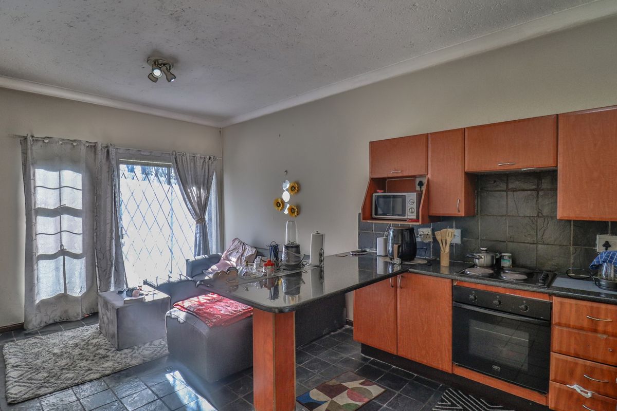 2 bed and 1 bath Ground Floor unit - Photo 4