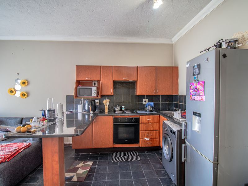 2 bed and 1 bath Ground Floor unit - Photo 1